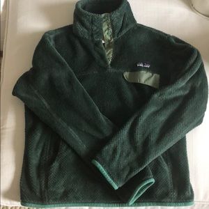 Green Patagonia fleece pullover